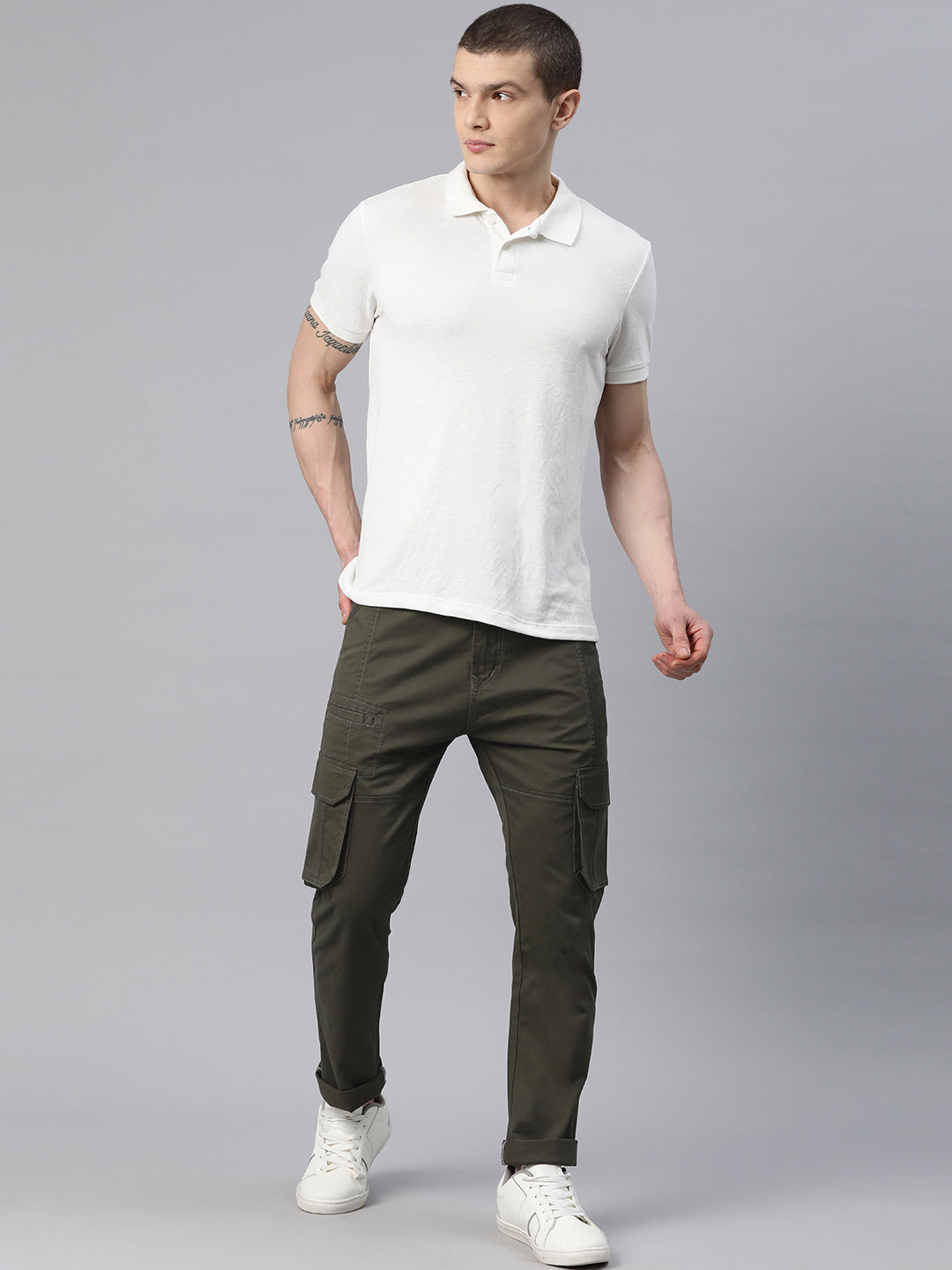 Men Green Slim Fit Cargo Trousers