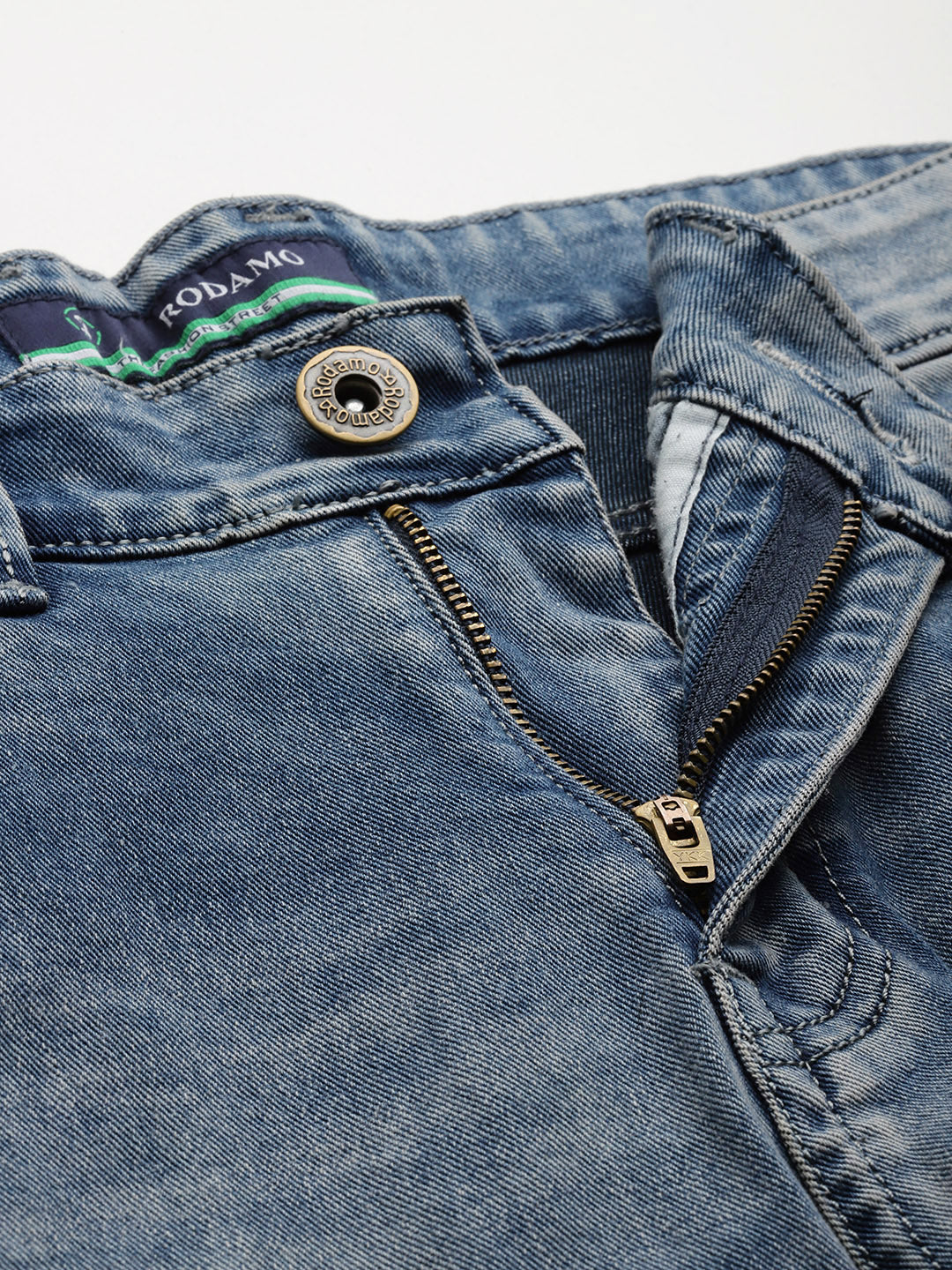 Men Blue Relaxed Fit Stretchable Cargo Jeans