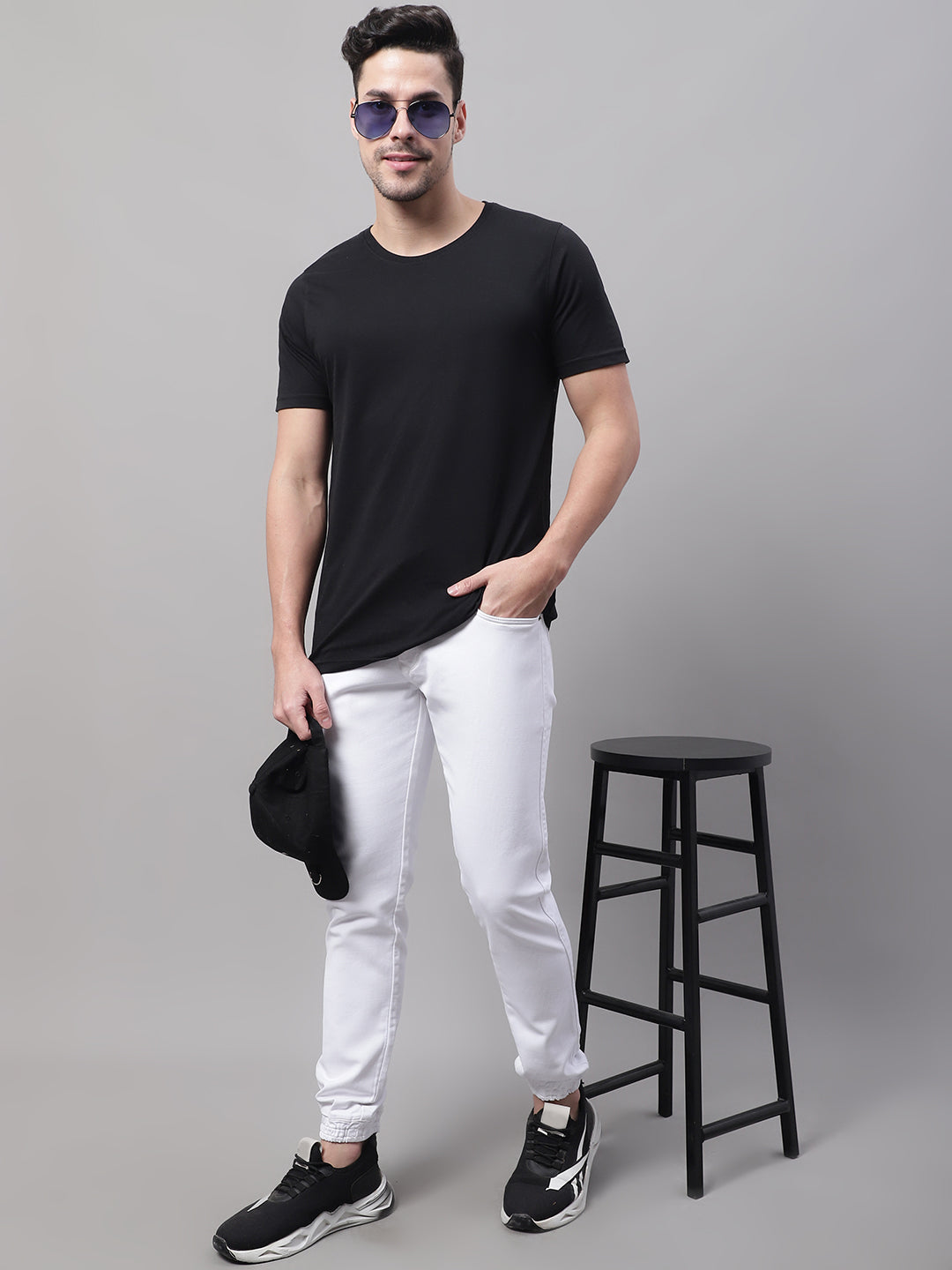 Men White Slim Fit Mid Rise Solid Jogger Jeans