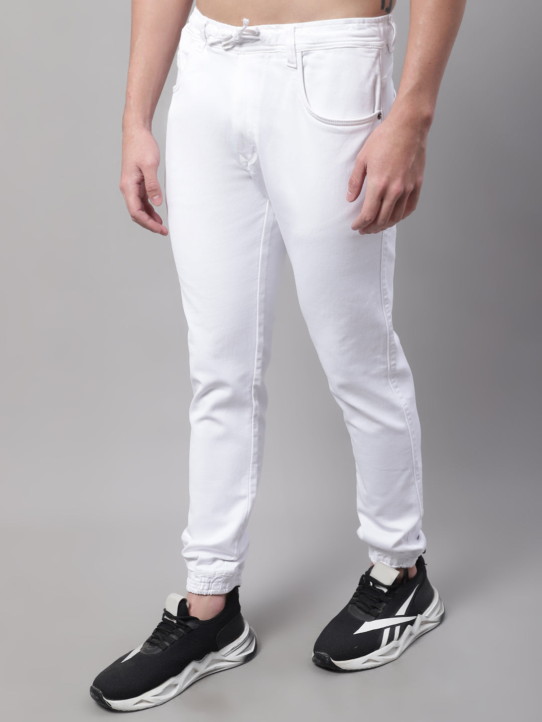 Men White Slim Fit Mid Rise Solid Jogger Jeans