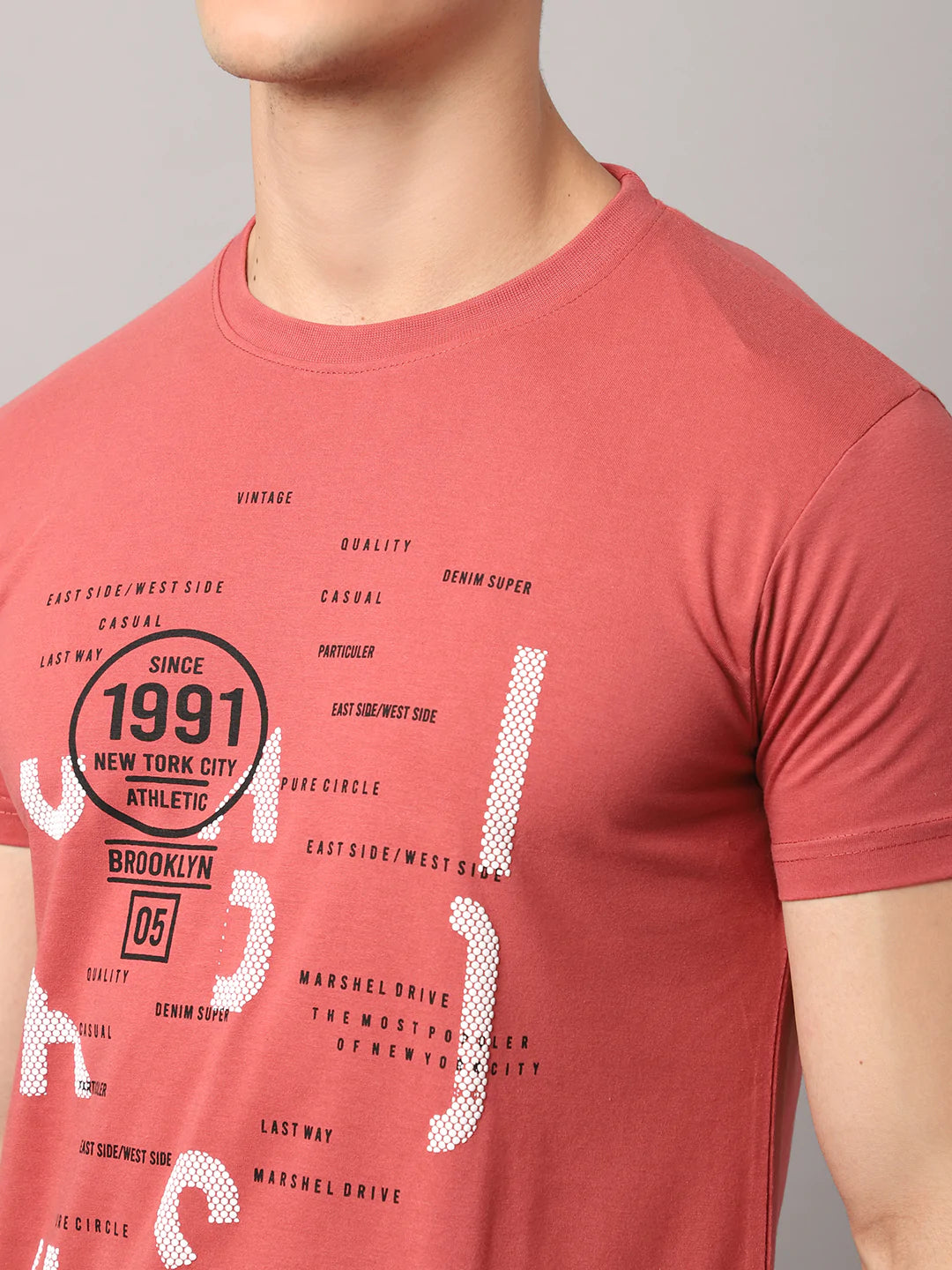 Men Peach-Coloured Typography Printed Slim Fit T-shirt