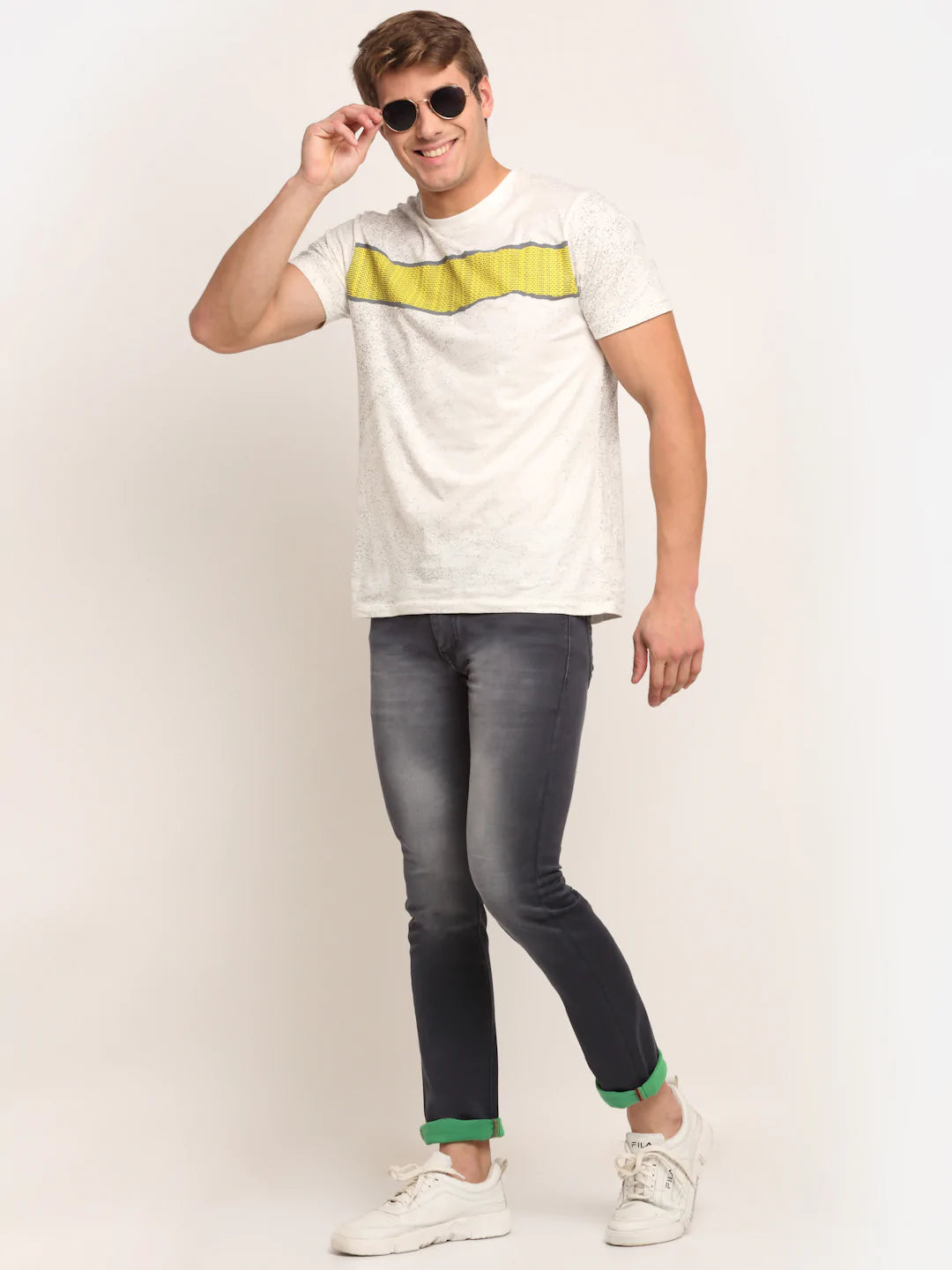 Men Grey Slim Fit Slash Knee Heavy Fade Stretchable Jeans