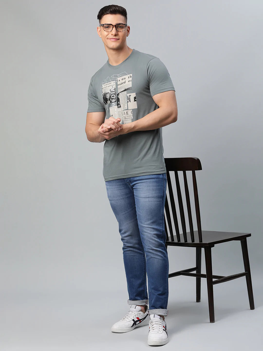 Men Grey Typography Printed Slim Fit T-shirt