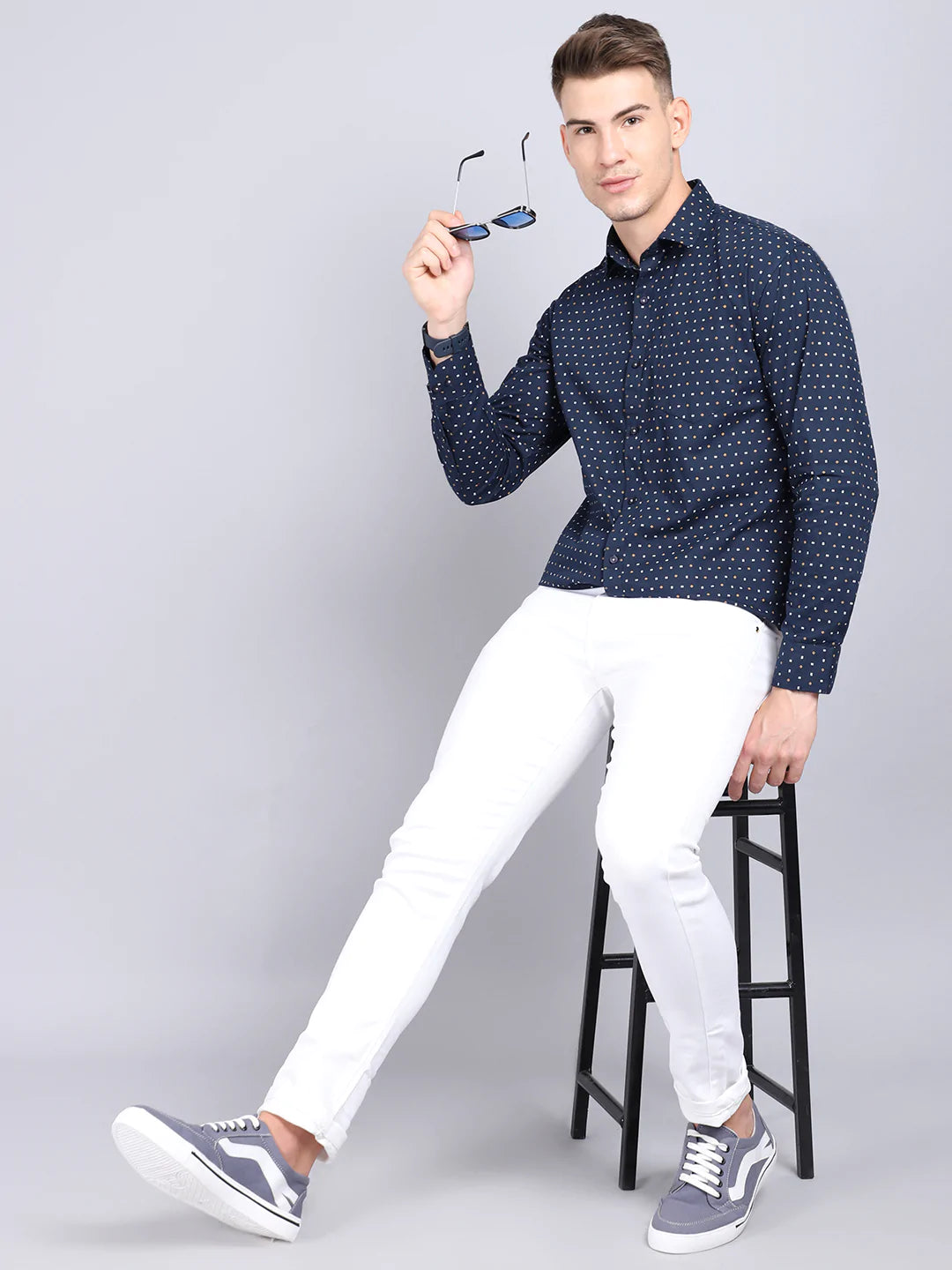 Men Navy Blue Slim Fit Printed Casual Shirt