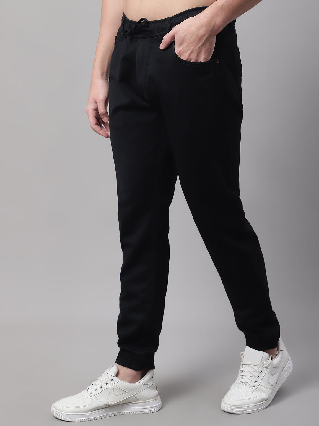 Men Black Slim Fit Mid Rise Solid Jogger Jeans