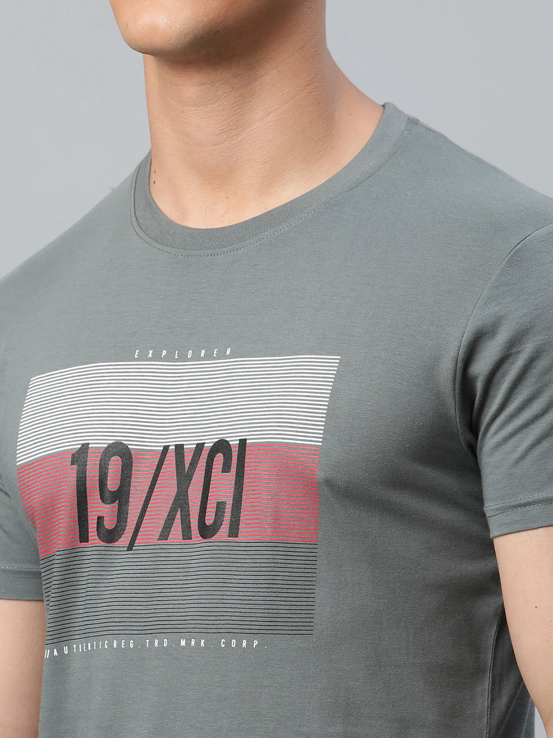 Men Grey Typography Printed Slim Fit T-shirt
